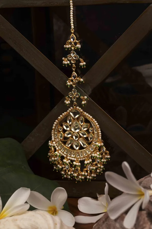 Kundan & Pearl Maang Tikka