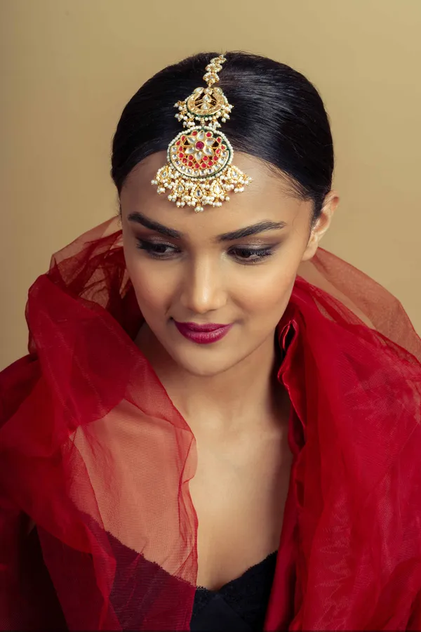 Red & White Flower Kundan Maang Tikka