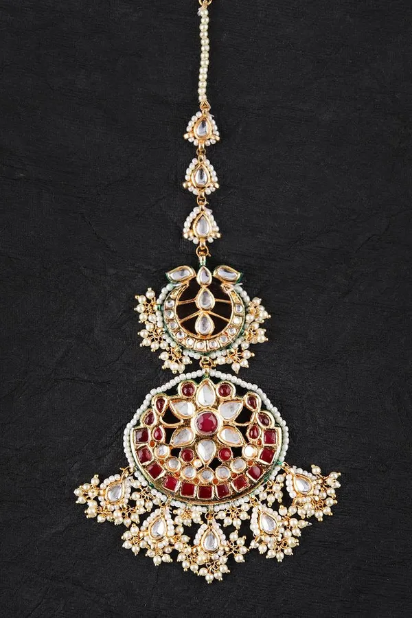 Red & White Flower Kundan Maang Tikka