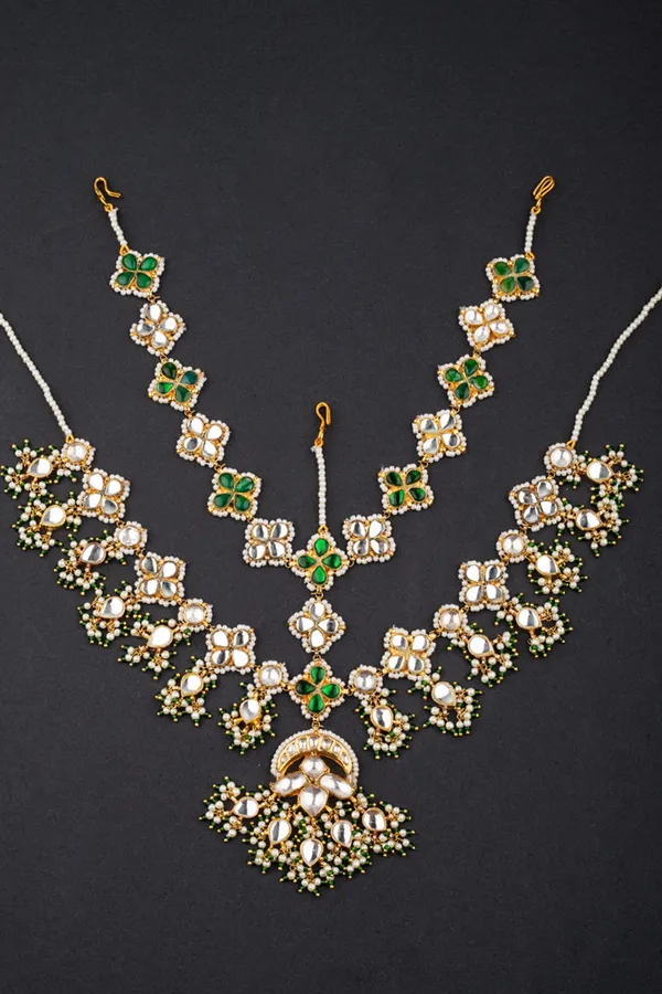 Emeralds Flower Mathapatti