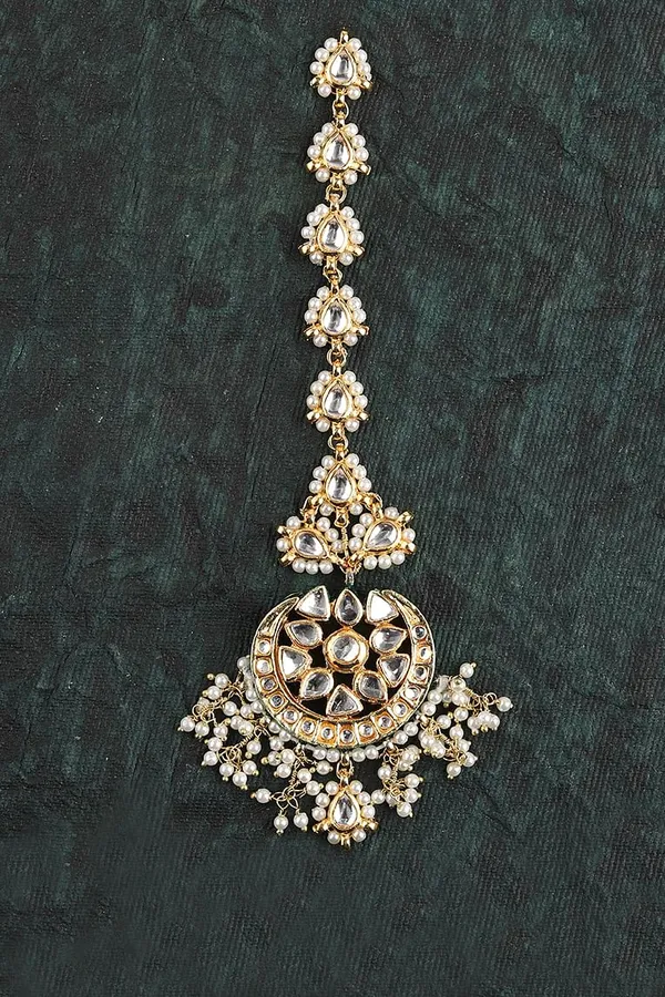 Pearl Studded Phoolpatti Kundan Maang Tikka