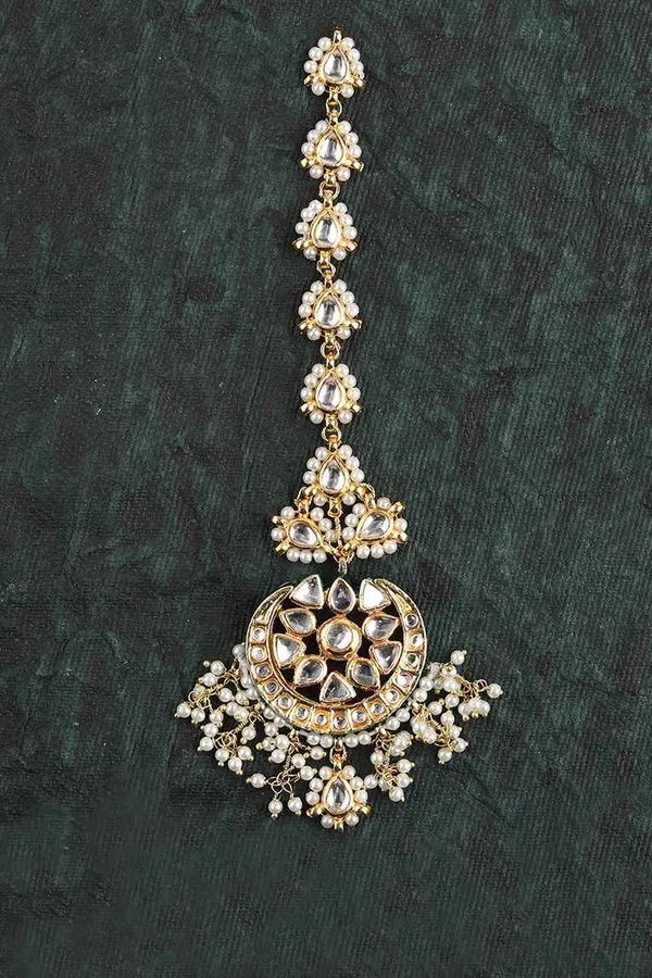 Pearl Studded Phoolpatti Kundan Maang Tikka