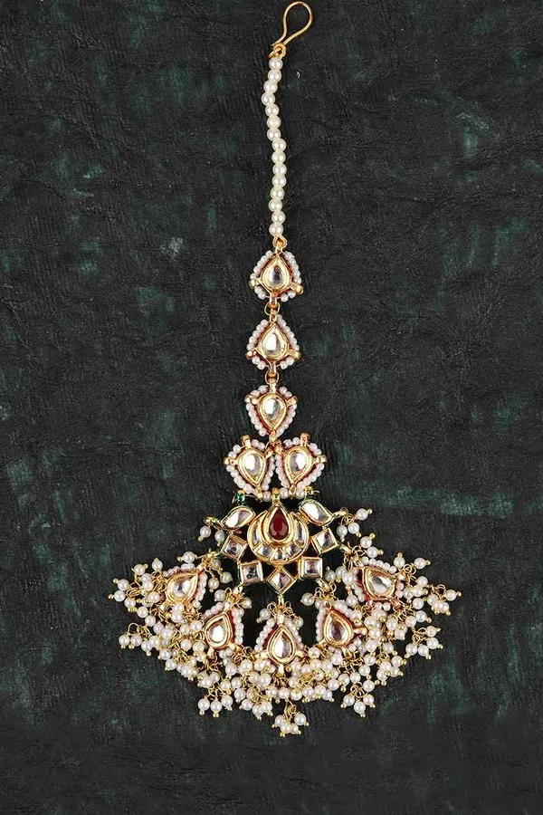 Gulaal Red Kundan Pearls Maang Tikka