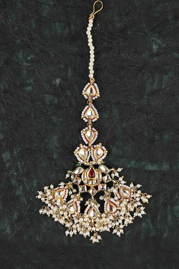 Gulaal Red Kundan Pearls Maang Tikka