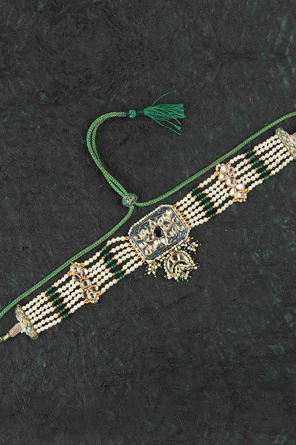 Green Hints Blue Choker
