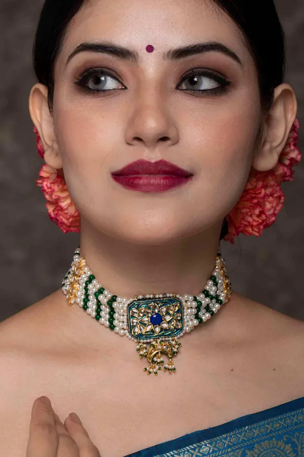 Loaded Green Hints Blue Choker