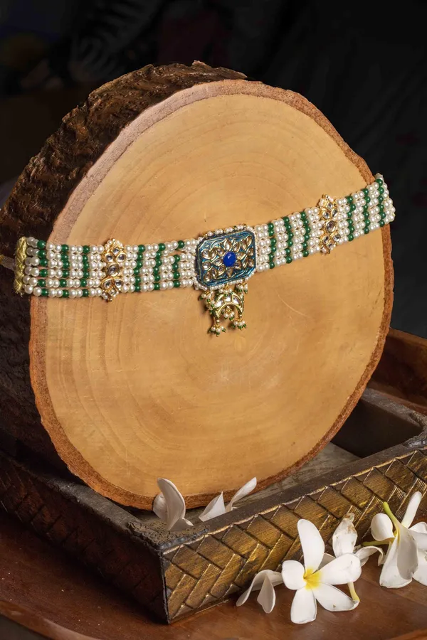 Loaded Green Hints Blue Choker