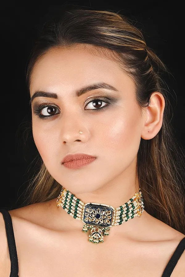 Loaded Green Hints Blue Choker