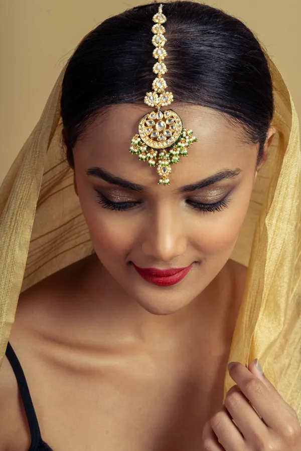 Green hints foolpatti maang tikka