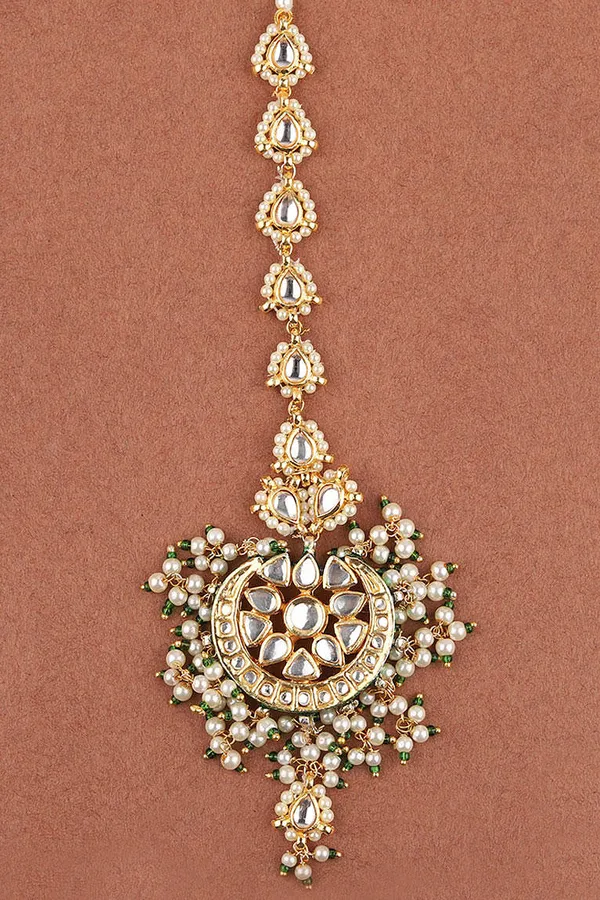 Green hints foolpatti maang tikka