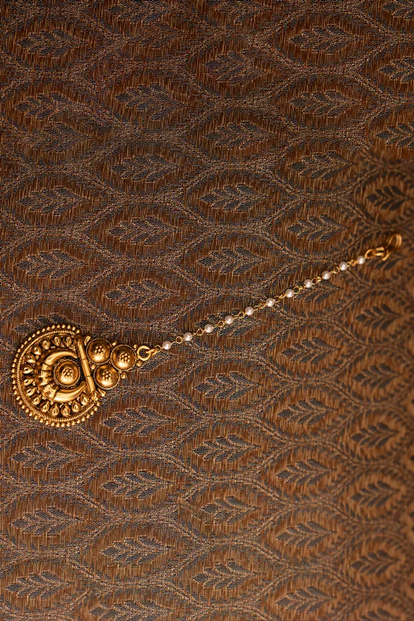 Regal Gold Round Maang Tikka