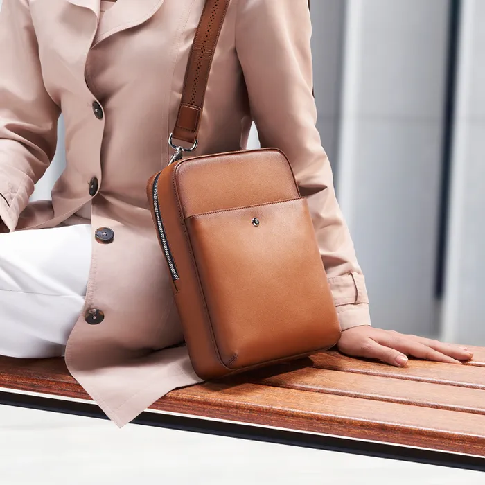 Lapis Bard Ducorium Kent Crossbody Travel Bag - Cognac