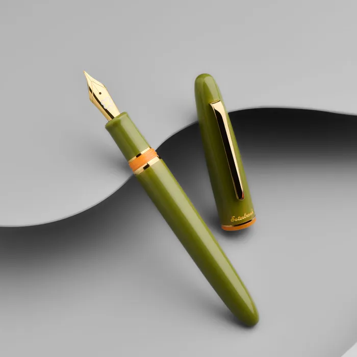 Esterbrook Back to the Land Estie Quirky Leaf Fountain Pen with Gold Trims - Medium