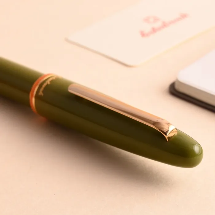 Esterbrook Back to the Land Estie Quirky Leaf Piston Fountain Pen with Gold Trims - Medium