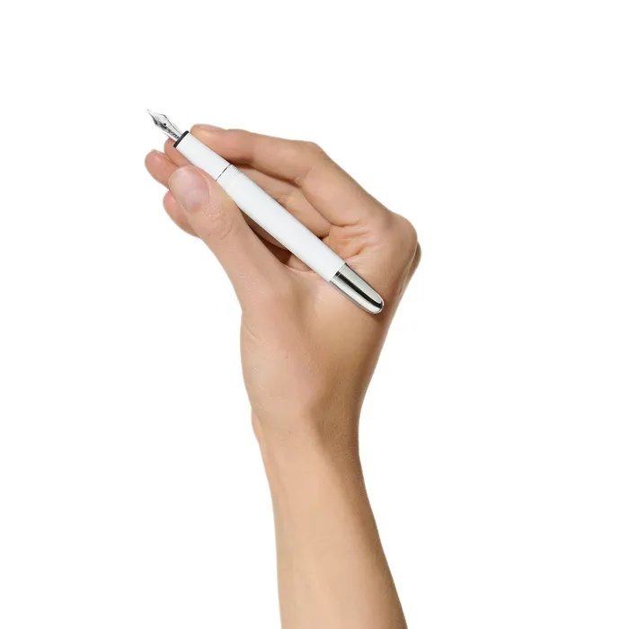 Montblanc 145 MeisterstÃ¼ck Classique White Fountain Pen- Medium