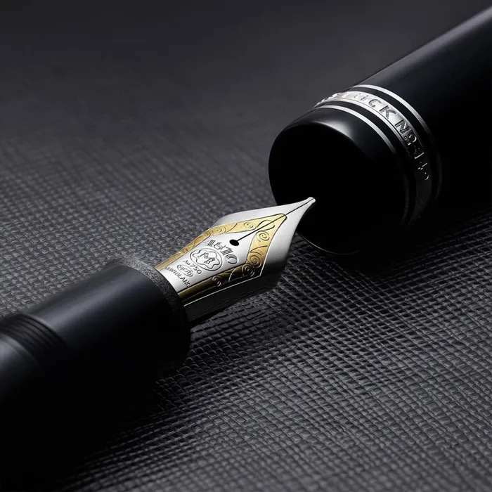 Montblanc MeisterstÃÂ¼ck Classique Medium Fountain Pen - Black With Platinum Trims