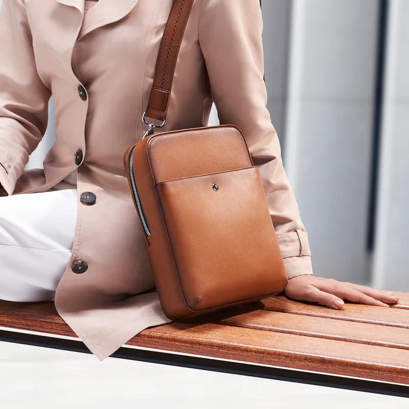 Lapis Bard Ducorium Kent Crossbody Travel Bag - Cognac