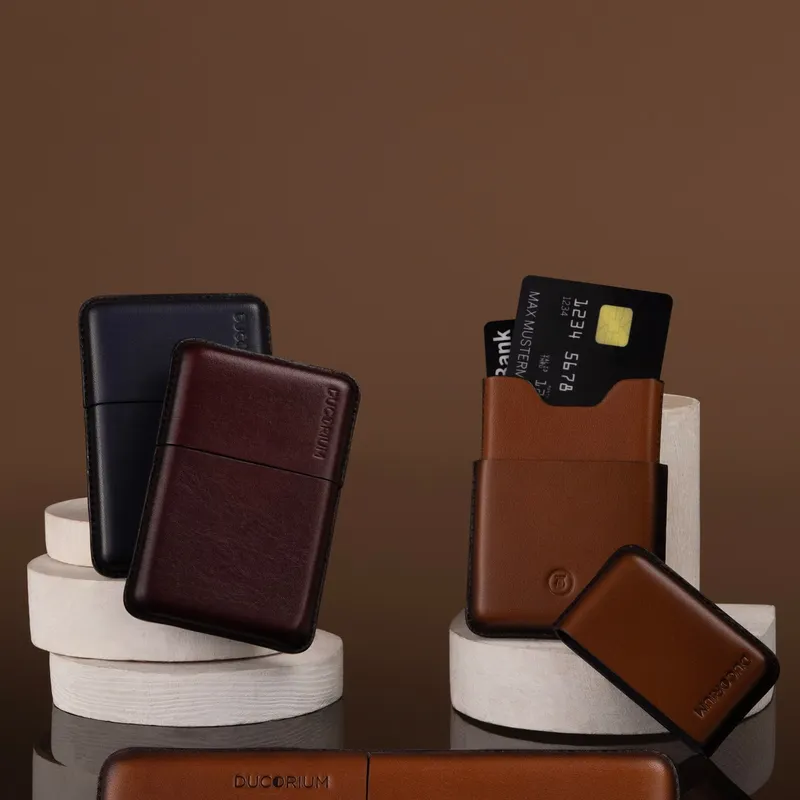 Lapis Bard Ducorium Bordeaux Moulded Card Case