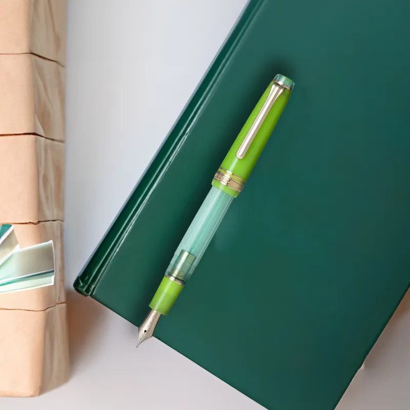 Sailor Gift Set Manyo II 'Grass' Professional Gear Slim Fountain Pen (14K Medium) With Manyo Ink 50 ML - Green With Gold Trims