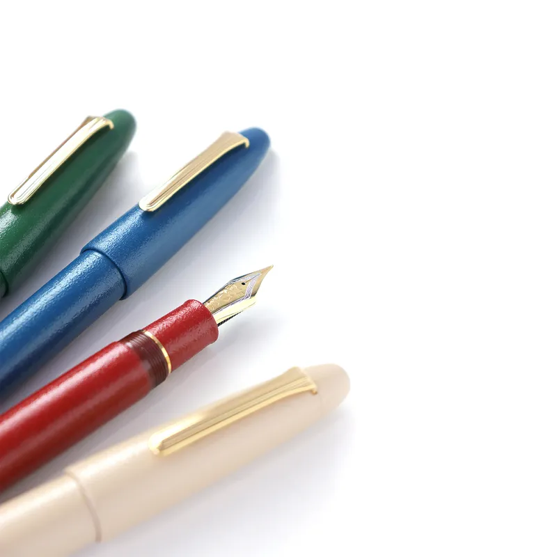 Sailor Iro Miyabi I Suou King of Pens Fountain Pen (21K Broad) - Red With Gold Trims