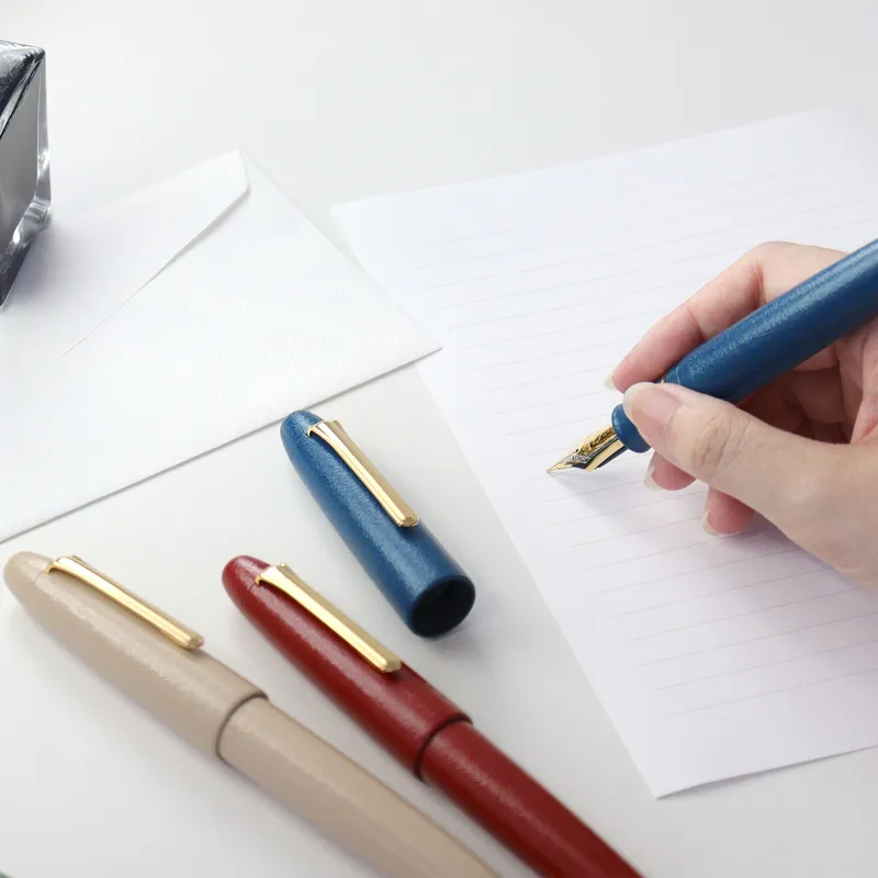 Sailor Iro Miyabi I Suou King of Pens Fountain Pen (21K Medium) - Red With Gold Trims