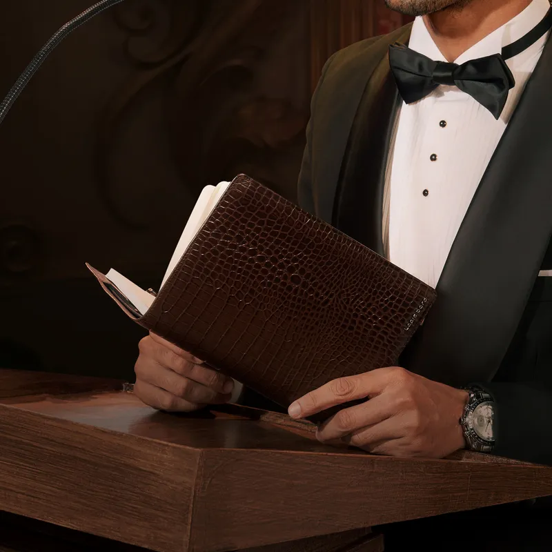 Lapis Bard Mandeville Croc-Textured Notebook Jacket - Dark Brown