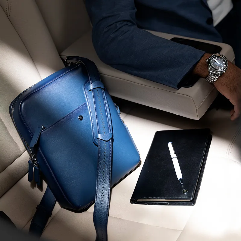 Lapis Bard Ducorium Kent Crossbody Travel Bag - Navy Blue