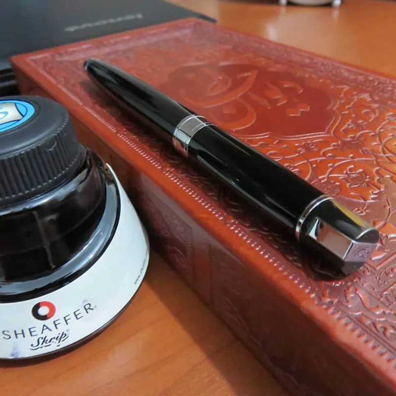 Sheaffer Gift 300 Rollerball Pen Glossy Black with Chrome-Plated Trim