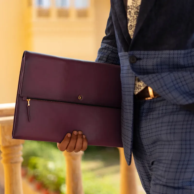 Lapis Bard Ducorium Bexley 13Inch Laptop Sleeve with Shoulder Strap Bordeaux