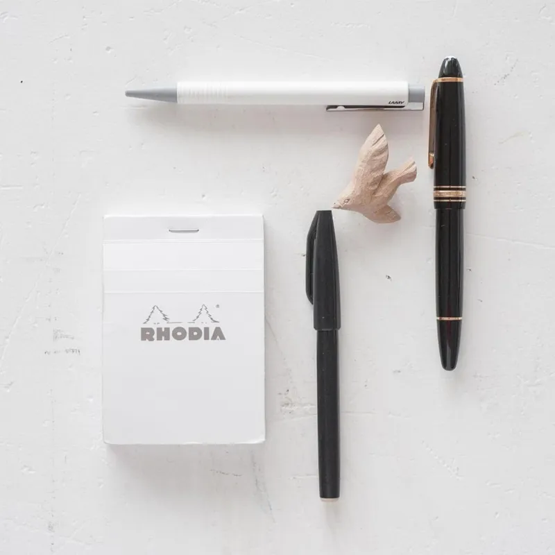 Montblanc MeisterstÃ¼ck Classique Medium Fountain Pen - Black With Red Gold Trims