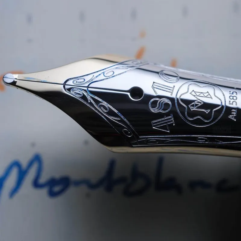 Montblanc MeisterstÃ¼ck Classique Medium Fountain Pen - Black With Red Gold Trims