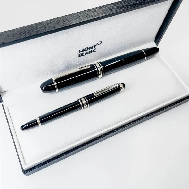 Montblanc MeisterstÃ¼ck Classique Rollerball Pen - Black With Platinum Trims
