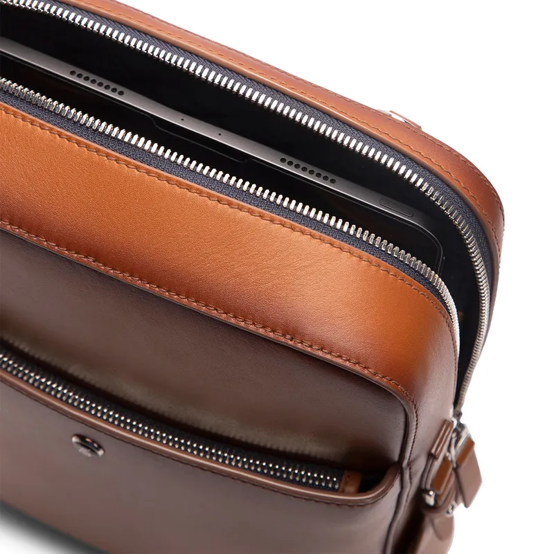 Lapis Bard Ducorium Kent Crossbody Travel Bag - Cognac