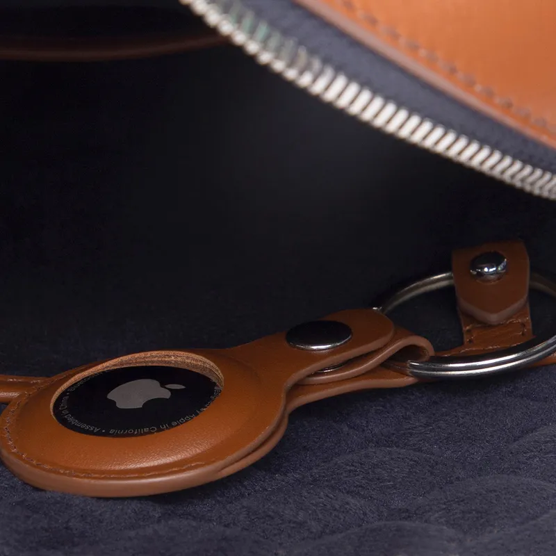 Lapis Bard Ducorium Kent Crossbody Travel Bag - Cognac