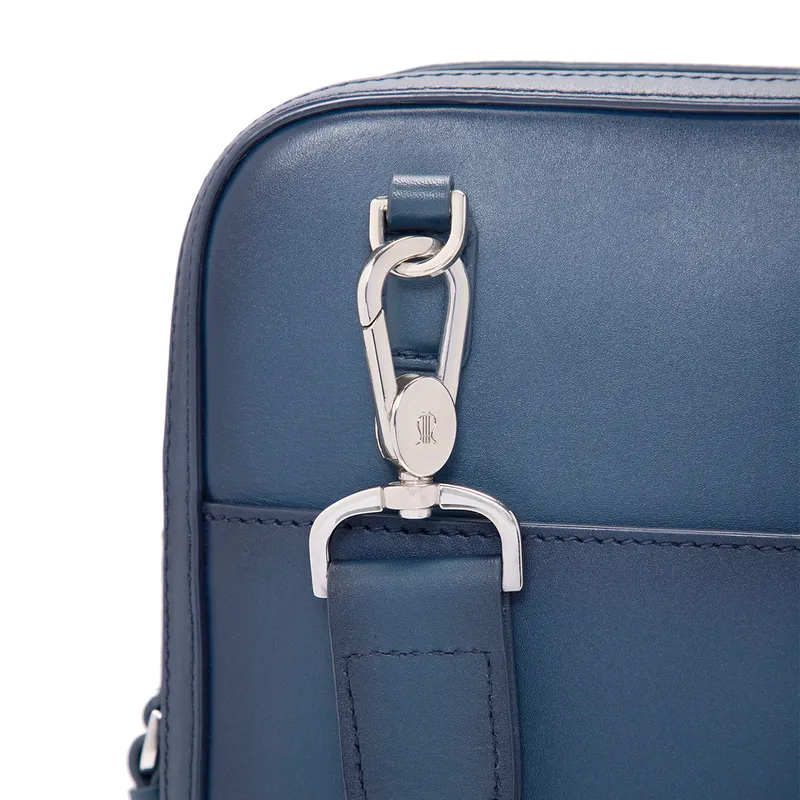 Lapis Bard Ducorium Kent Crossbody Travel Bag - Navy Blue