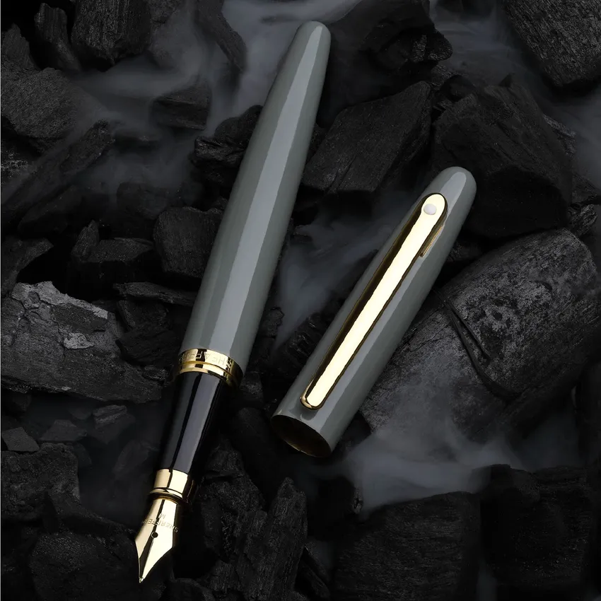 Sheaffer VFM 9427 Glossy Light Gray Fountain Pen With PVD Gold-Tone Trim - Medium