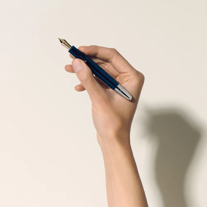 Montblanc MeisterstÃ¼ck Around the World in 80 Days Classique Fountain Pen - Medium