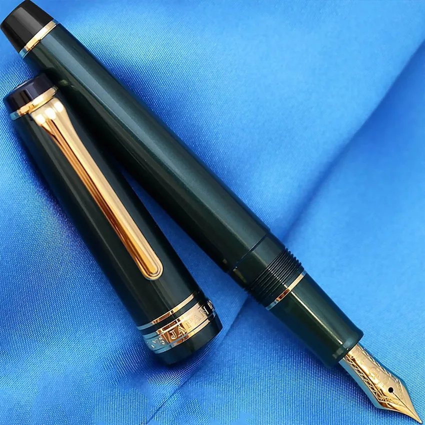 Sailor Professional Gear Slim 'Sapporo' Fountain Pen (14K Zoom) - Black With Gold Trims