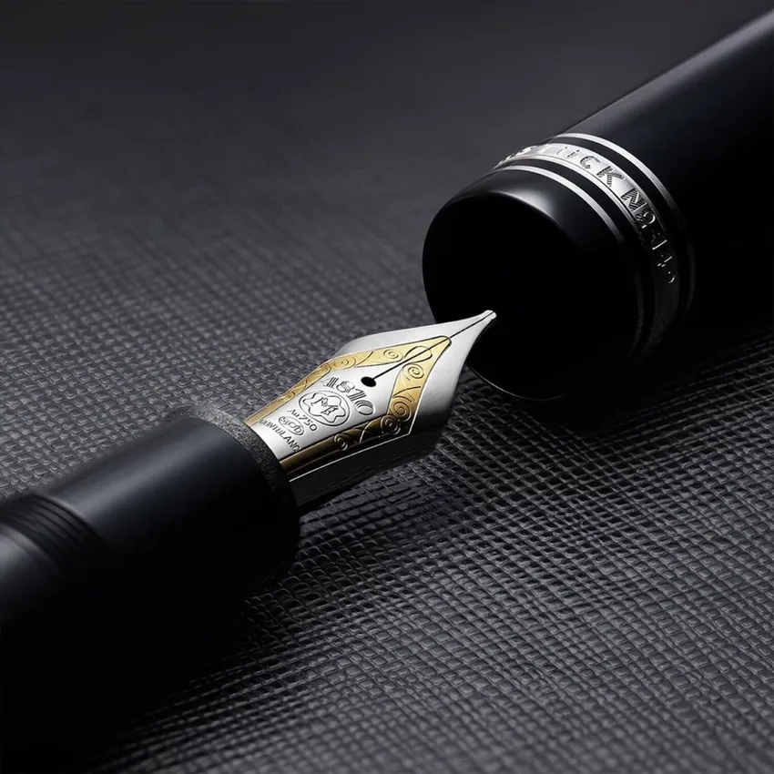 Montblanc MeisterstÃ¼ck Classique Medium Fountain Pen - Black With Platinum Trims