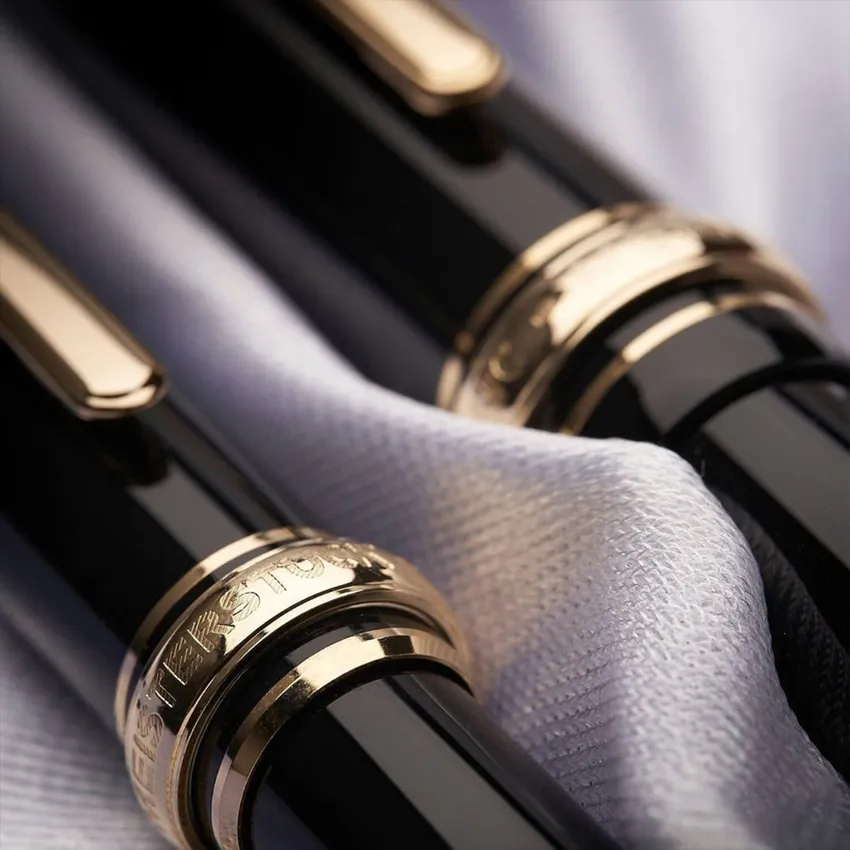 Montblanc MeisterstÃ¼ck Classique Ballpoint Pen - Black With Gold Trims