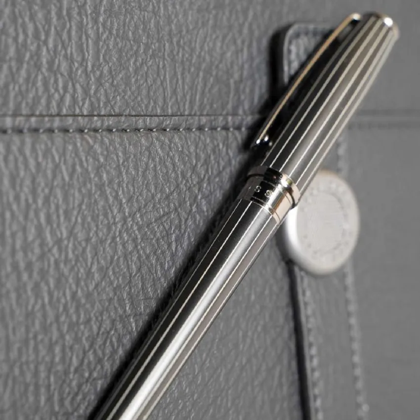 Hugo Boss Essential Pinstripe Fountain Pen (Medium) - Black