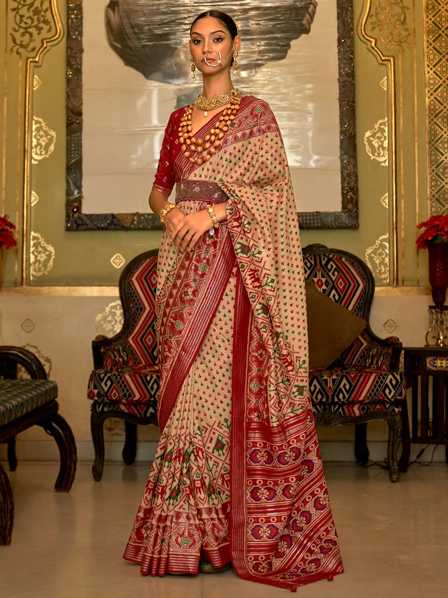 Silk saree wedding look sale