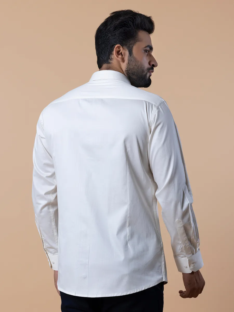 Avega presented cream solid cotton shirt