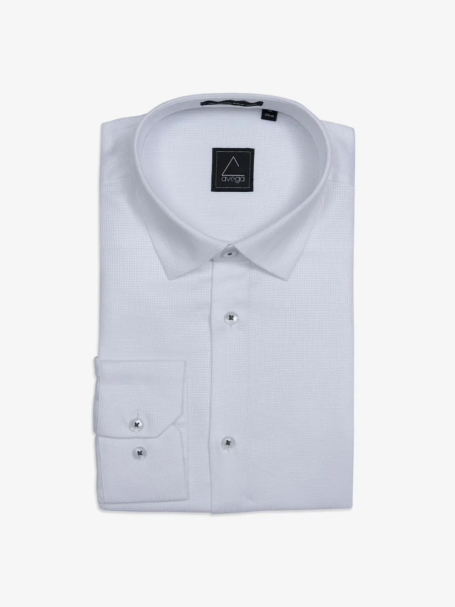 Avega white cotton texture shirt
