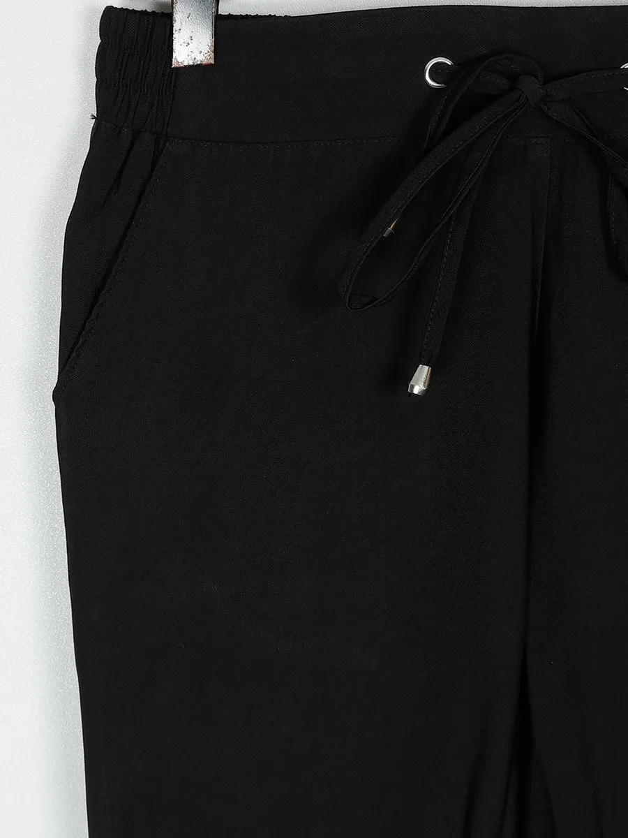Black cotton solid pyjama for women