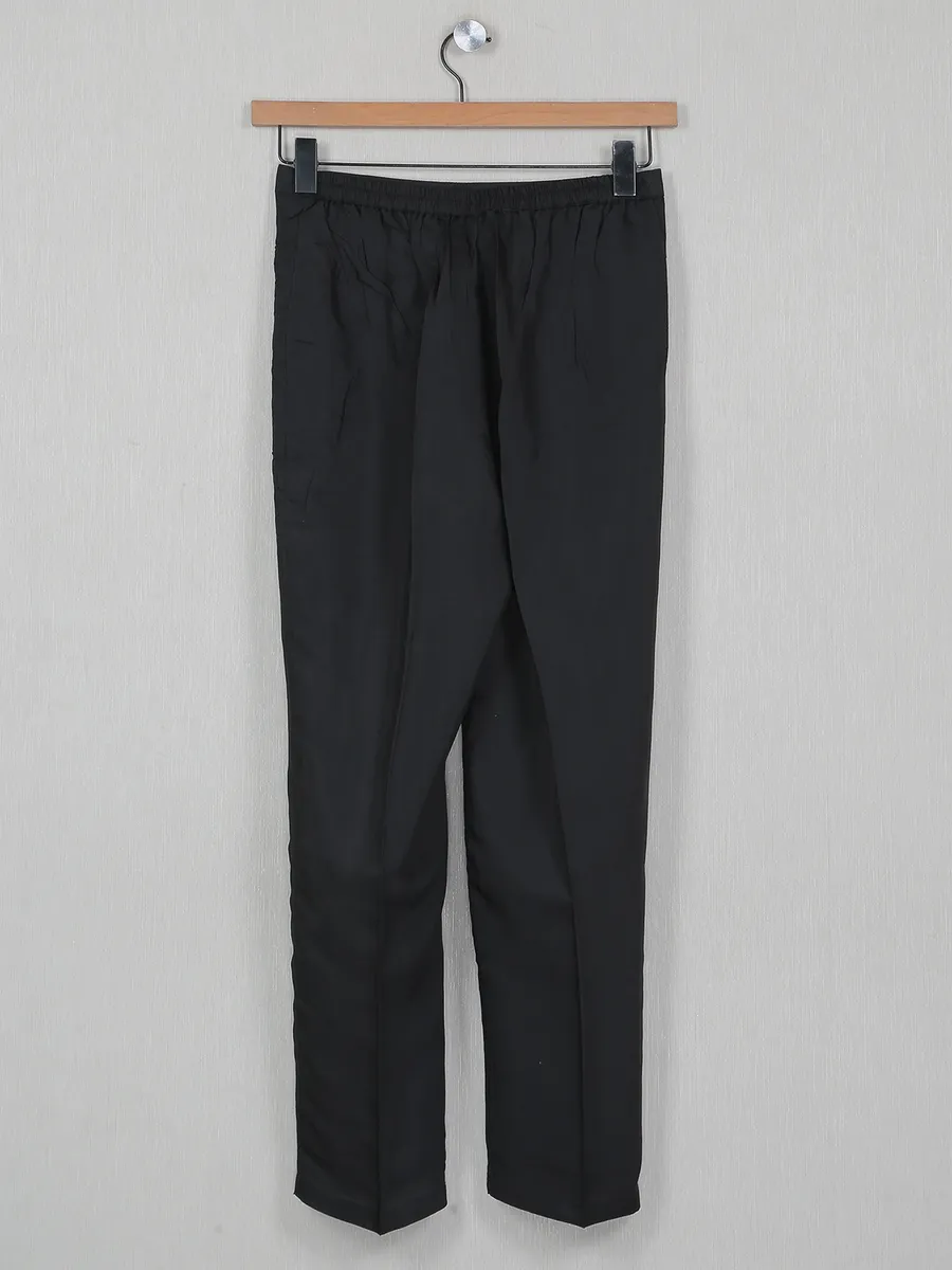 Black hued casual wear cotton plain pant