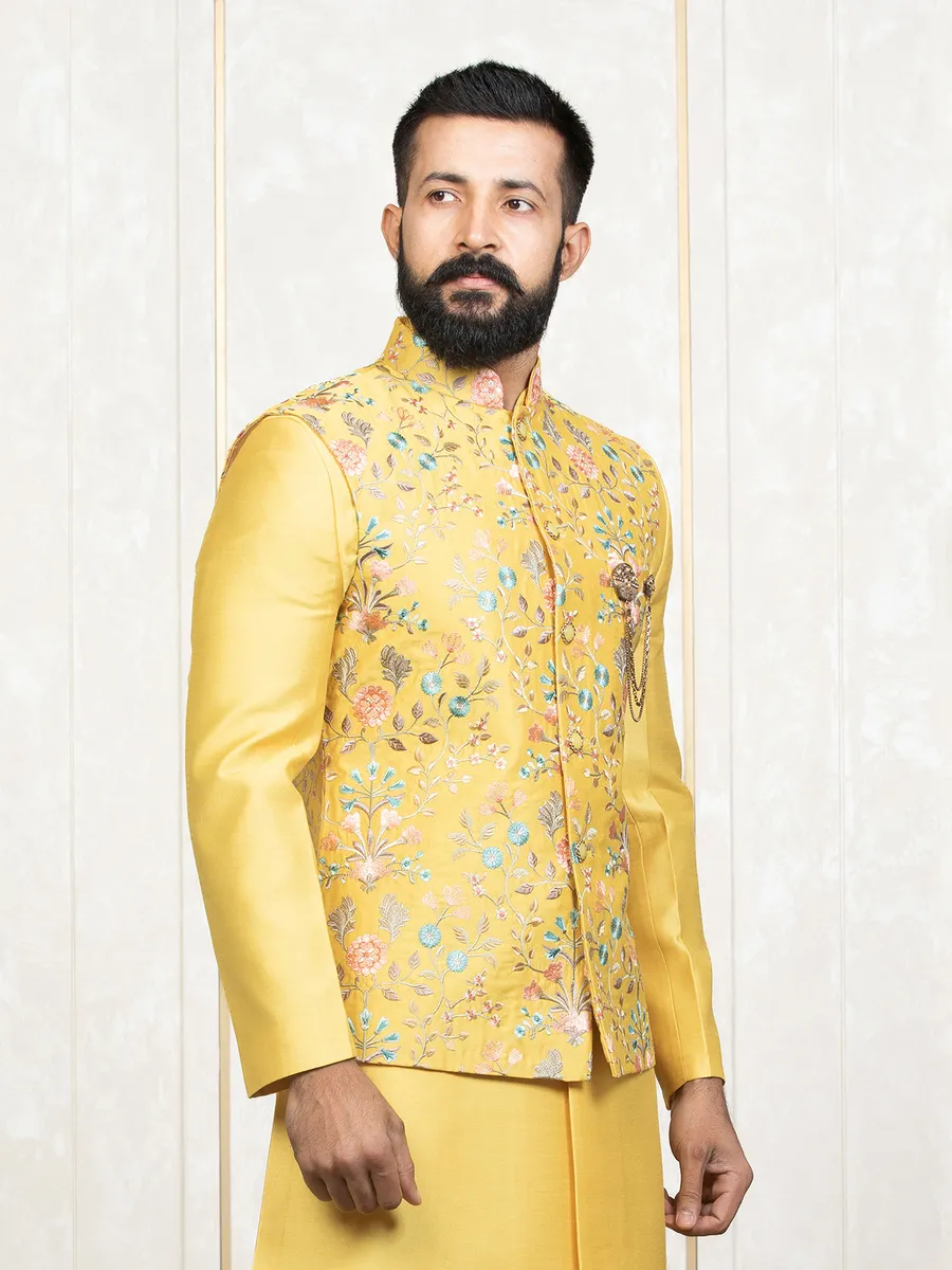 Dashing yellow silk waistcoat set