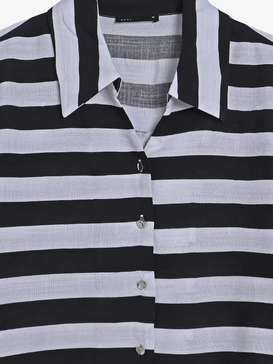 Deal black and white stripe crop shirt