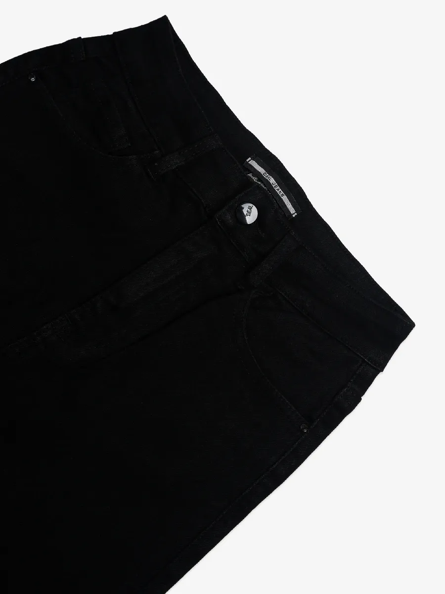 Deal black solid denim straight jeans