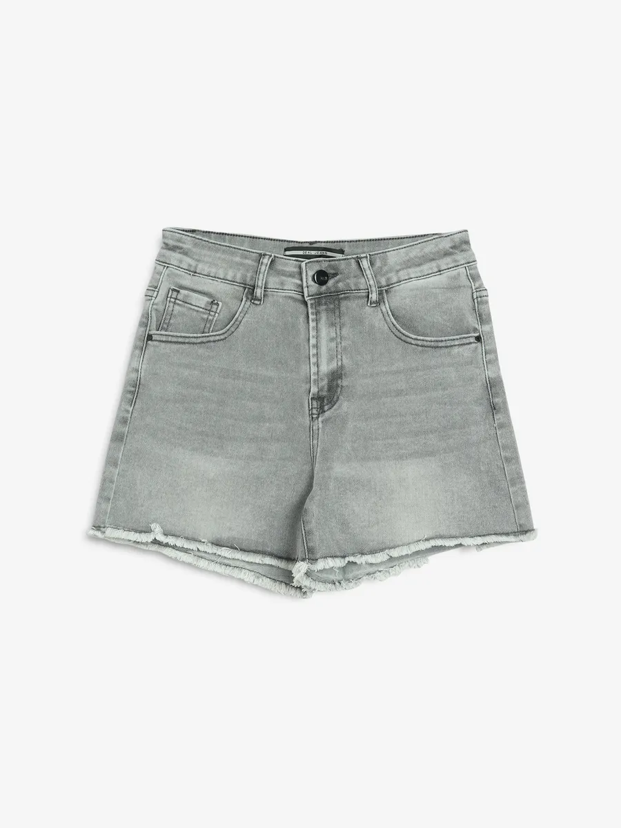 DEAL light grey washed denim shorts